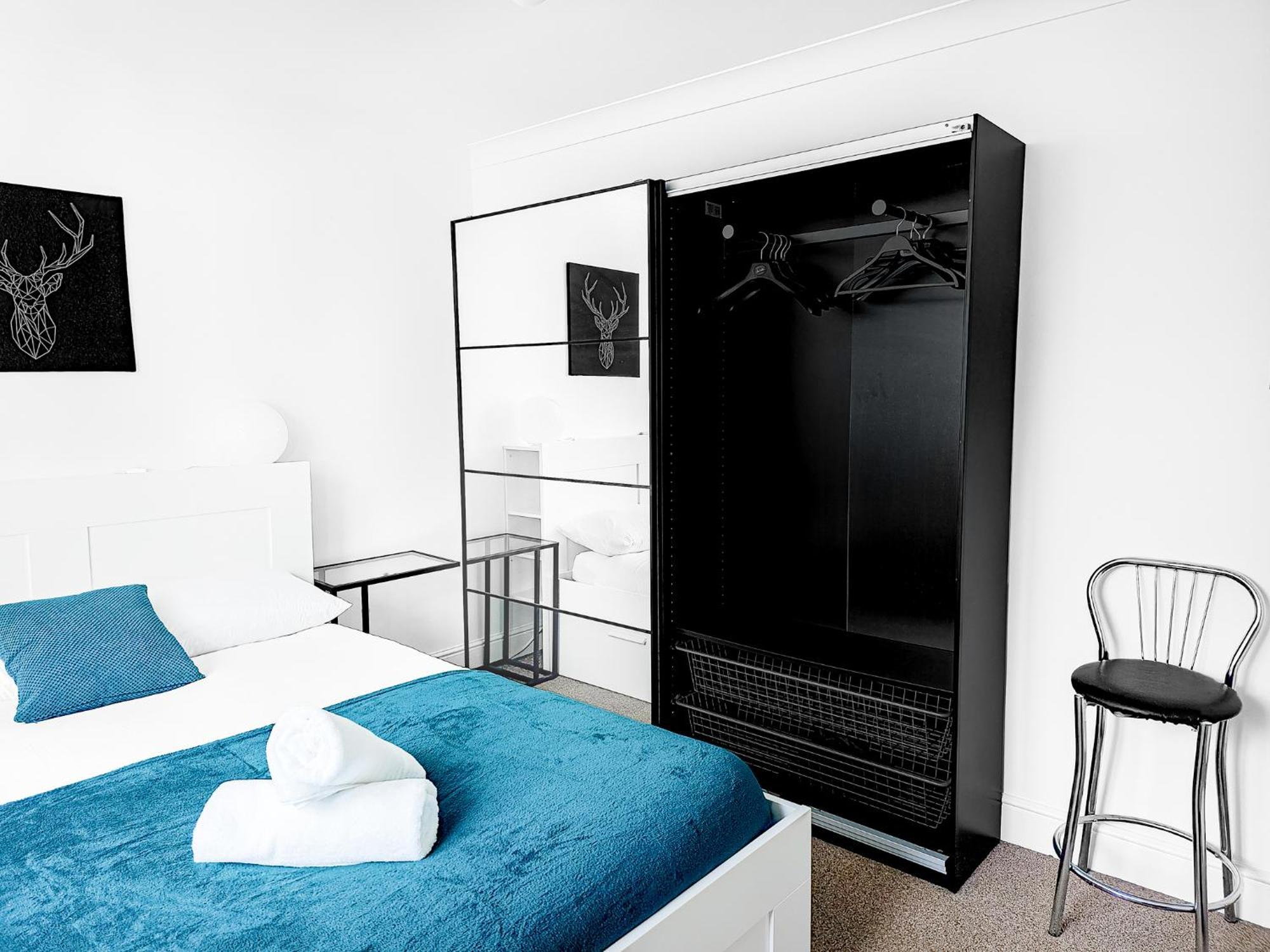 New Southgate Charming London Home, Opp Arnos Grove Underground Station, Parking מראה חיצוני תמונה