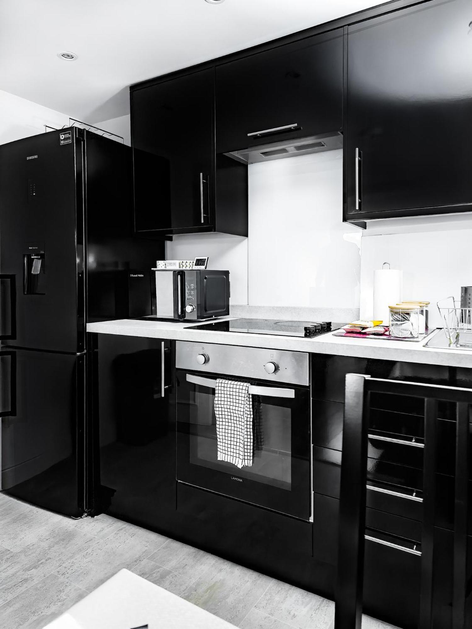 New Southgate Charming London Home, Opp Arnos Grove Underground Station, Parking מראה חיצוני תמונה