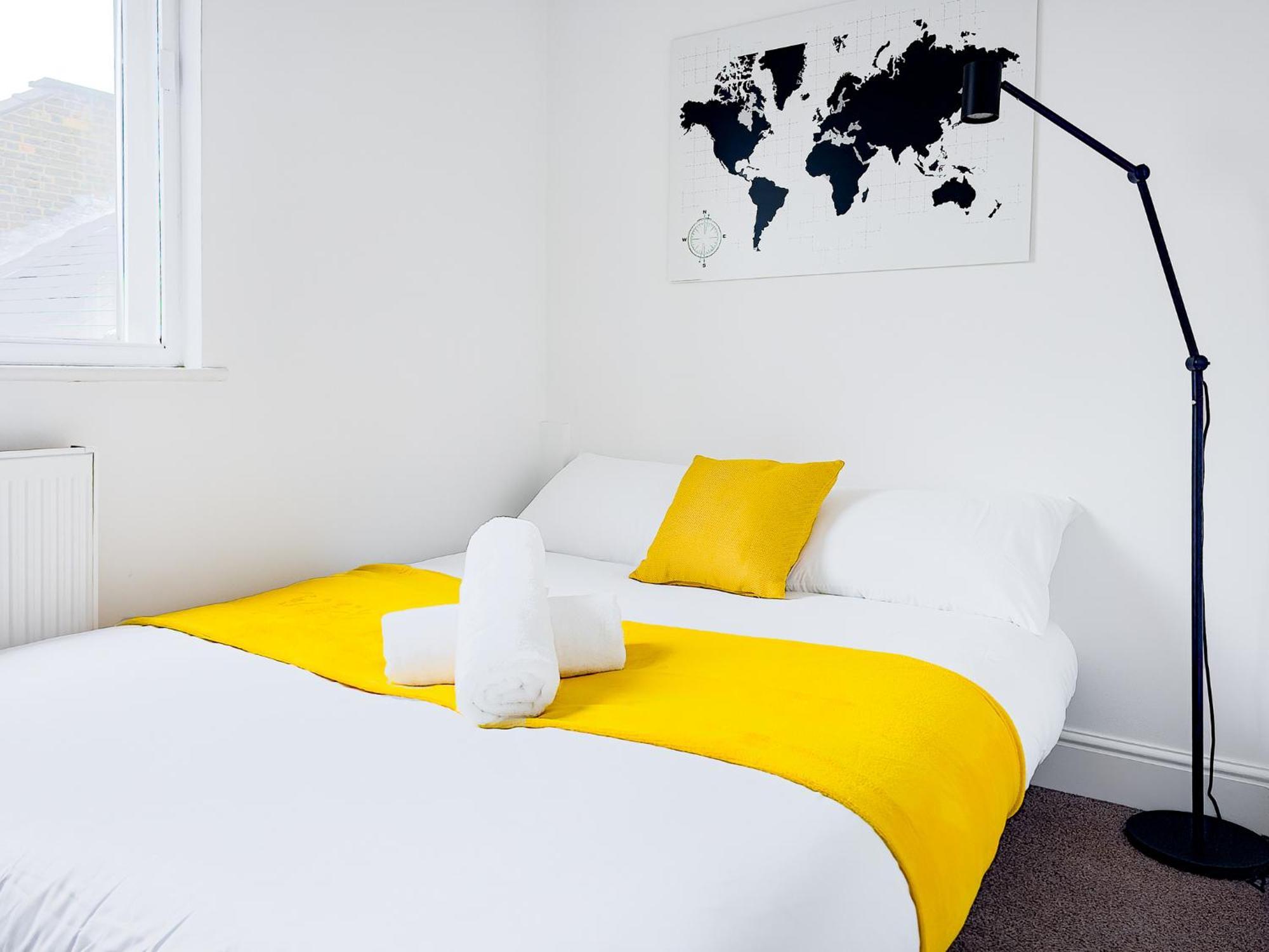 New Southgate Charming London Home, Opp Arnos Grove Underground Station, Parking מראה חיצוני תמונה
