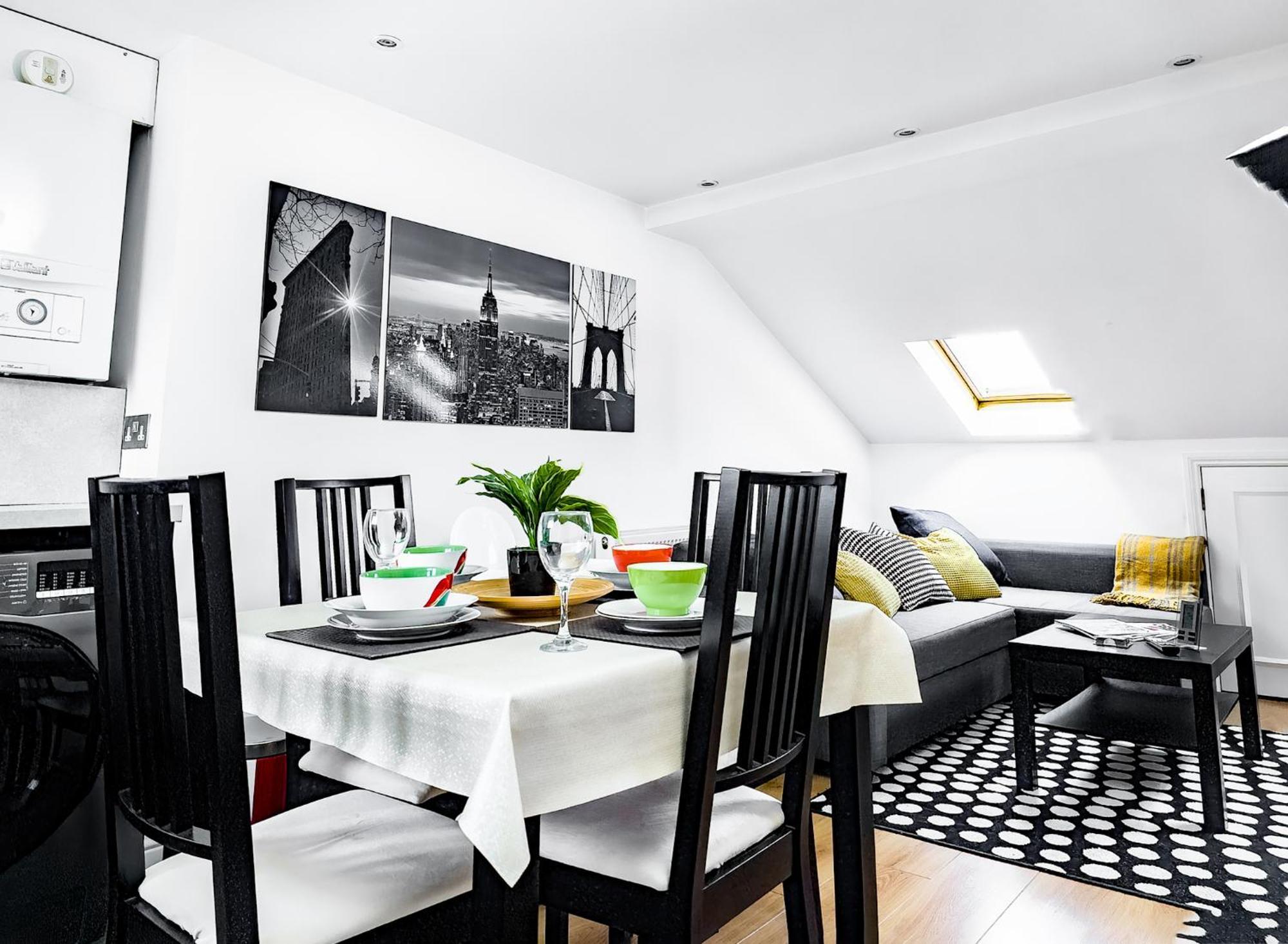 New Southgate Charming London Home, Opp Arnos Grove Underground Station, Parking מראה חיצוני תמונה