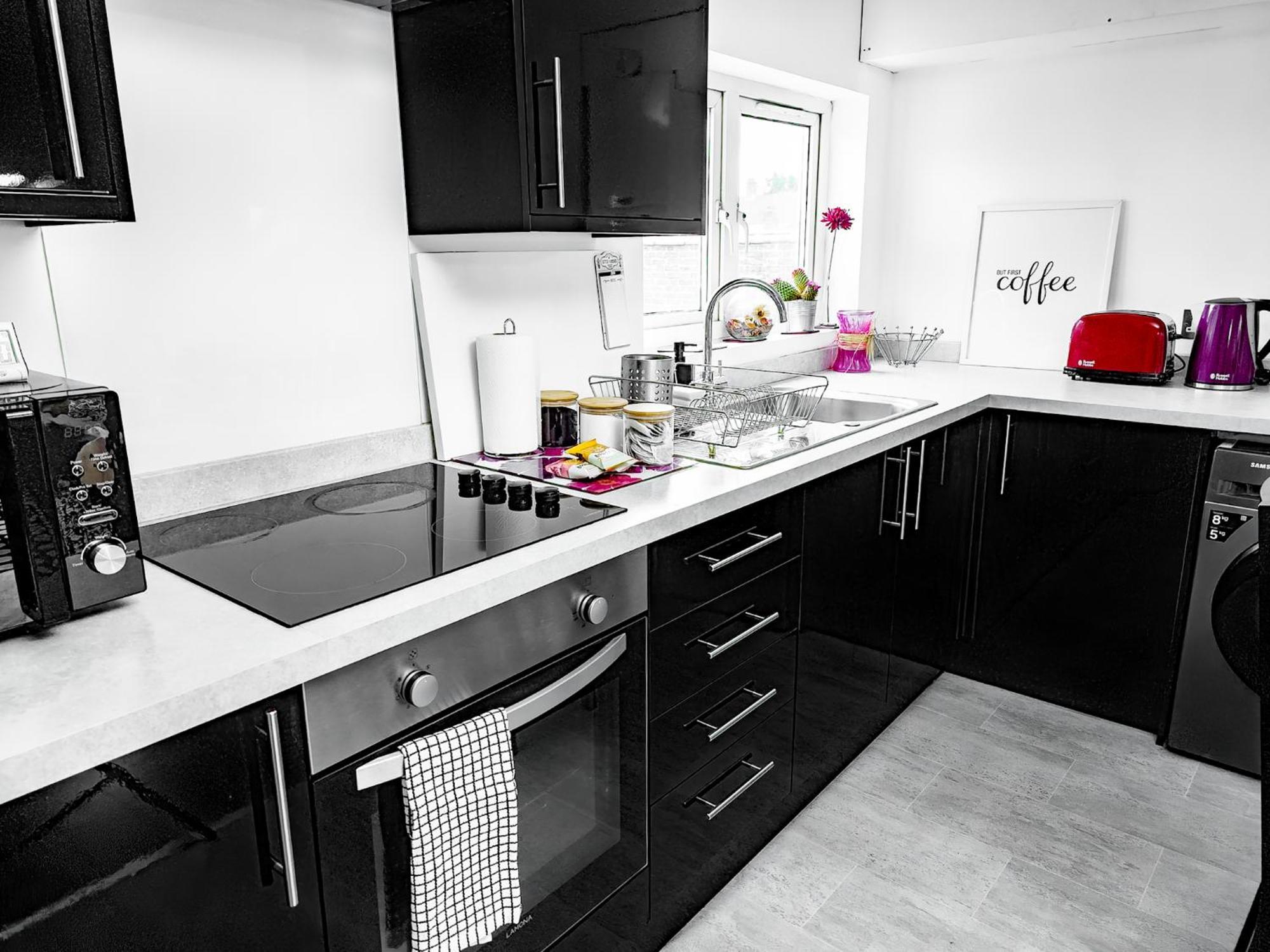 New Southgate Charming London Home, Opp Arnos Grove Underground Station, Parking מראה חיצוני תמונה