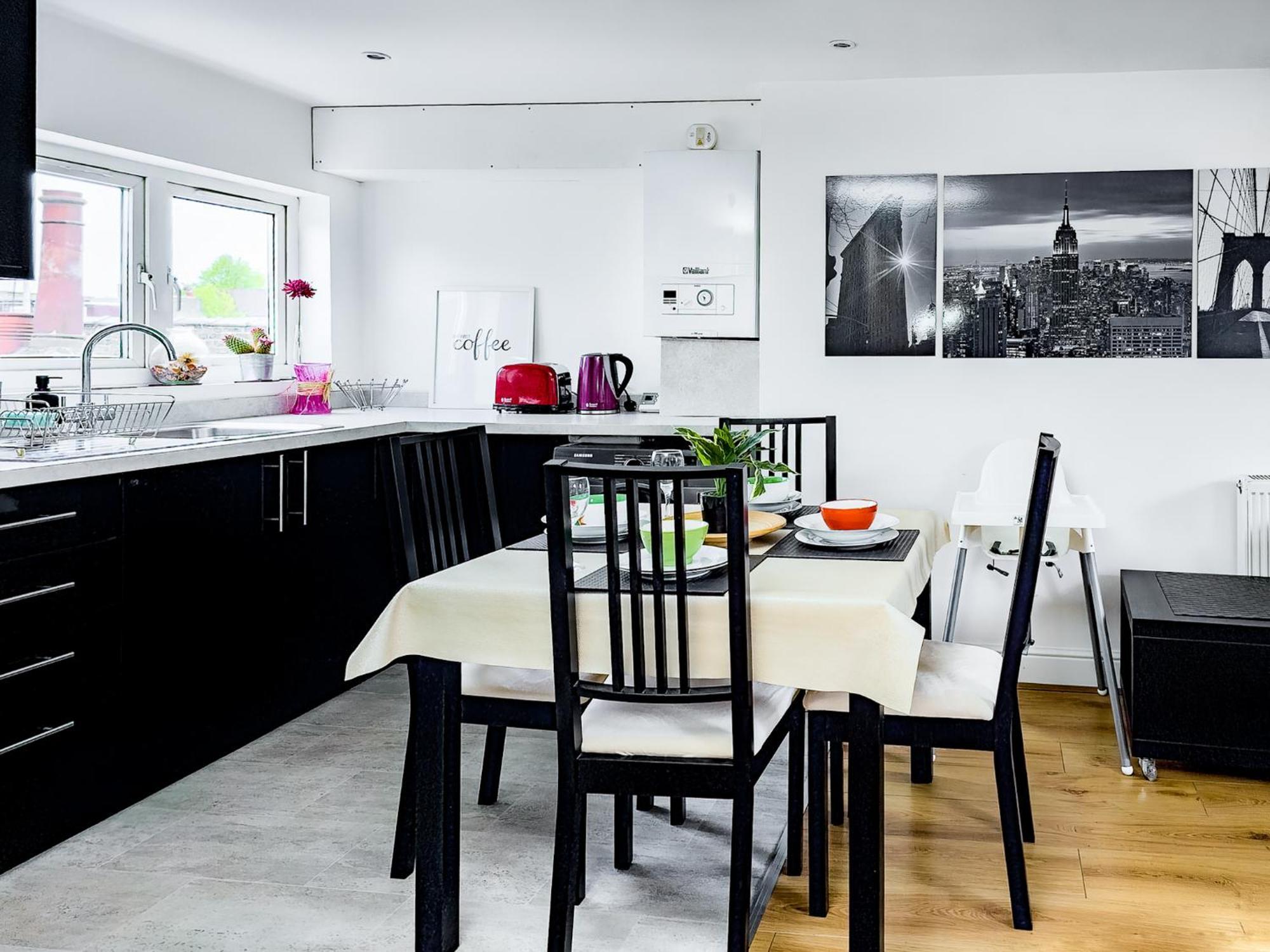 New Southgate Charming London Home, Opp Arnos Grove Underground Station, Parking מראה חיצוני תמונה