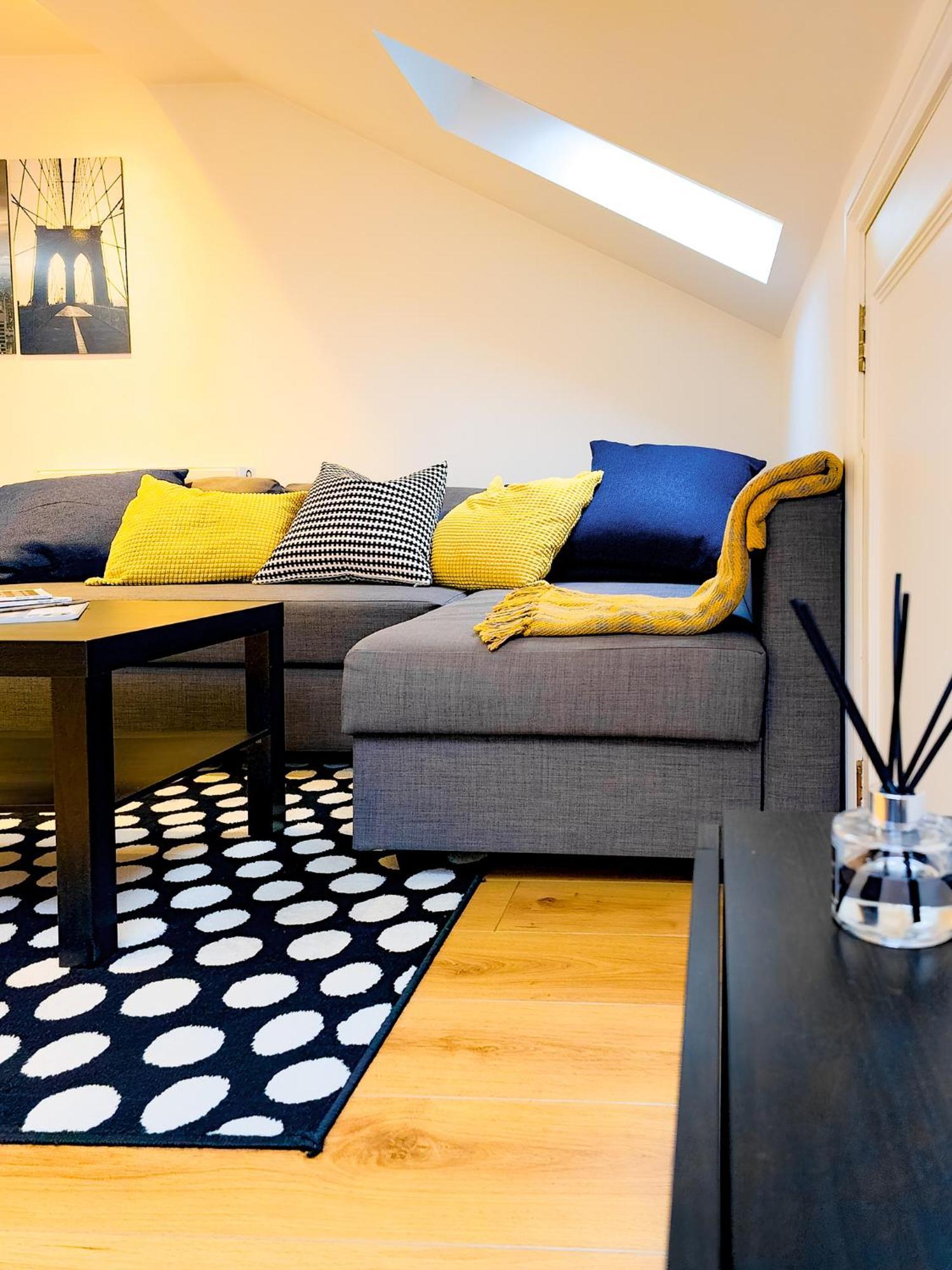 New Southgate Charming London Home, Opp Arnos Grove Underground Station, Parking מראה חיצוני תמונה